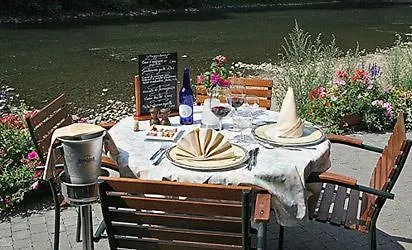 Hotel/restaurant A La Ferme フェリエール