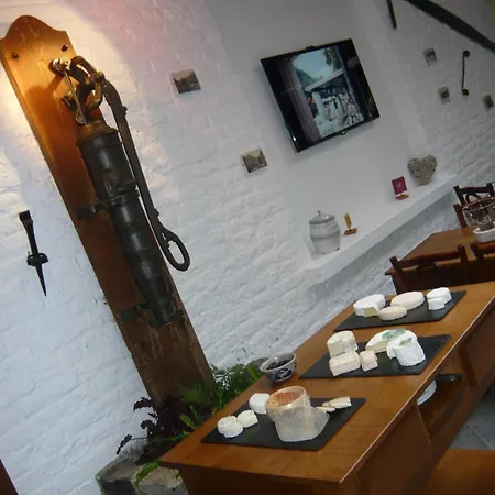 מלון Hotel/restaurant A La Ferme פרירס