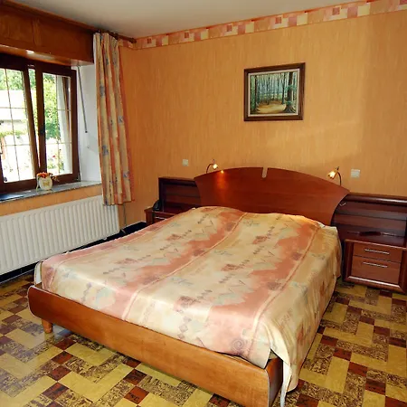 Hotel/restaurant A La Ferme 3* フェリエール