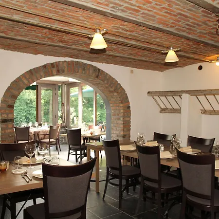 Hotel/restaurant A La Ferme ホテル フェリエール