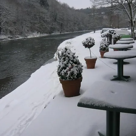 Hotel/restaurant A La Ferme フェリエール